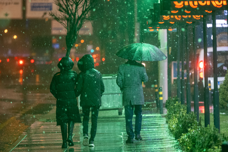 Ankara'da kar yağışı etkili oluyor