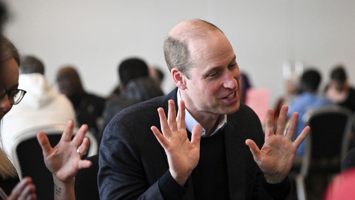 Büyük Britanya Prensi William, seyahati sırasında adından çokça konuşulan eşi Kate'i de unutmadı