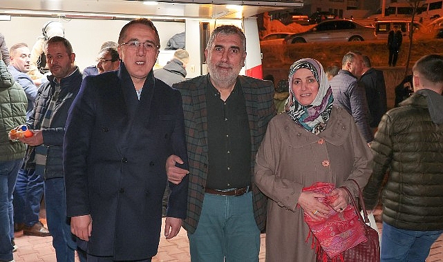 AK Parti Nevşehir Belediye Başkan Adayı Dr. Mehmet Savran, Berat Kandili'ni vatandaşlara ikram ve meyve suları ikram ederek kutladı - GÜNDEM