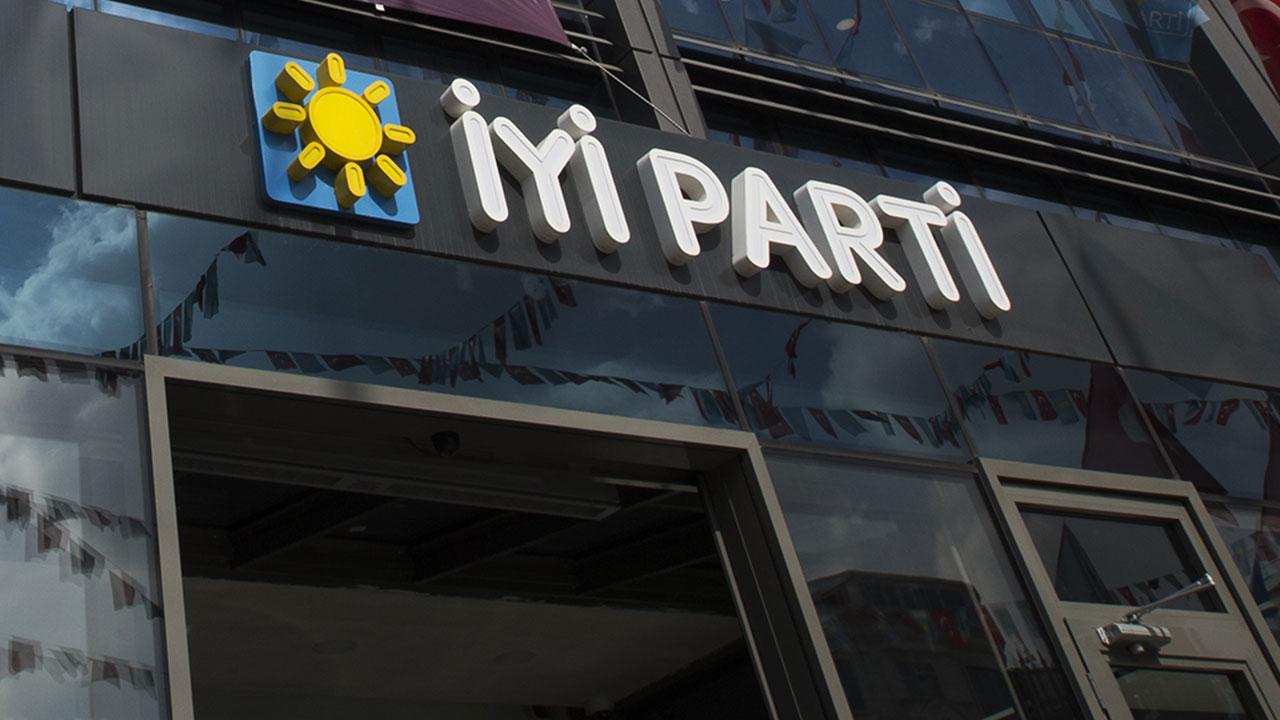 İyi Partili Bilge Yılmaz, Meral Akşener'i istifaya çağırdı