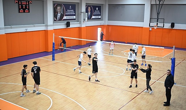 Kartepeli gençlere 'çiçek şeklinde' salon yapıldı - SPORT